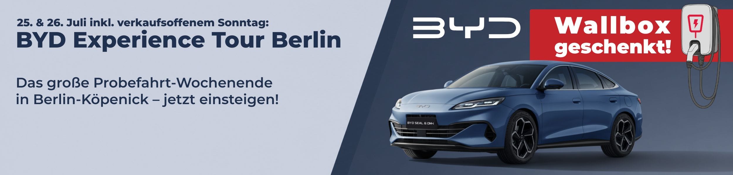 Headergrafik zur BYD Experience Tour Berlin am 25. und 26. Juli mit verkaufsoffenem Sonntag. Beworben wird das große Probefahrt-Wochenende in Berlin-Köpenick. Rechts sind ein blauer BYD Seal 6 DM-i und der Aktionshinweis „Wallbox geschenkt!“ abgebildet.