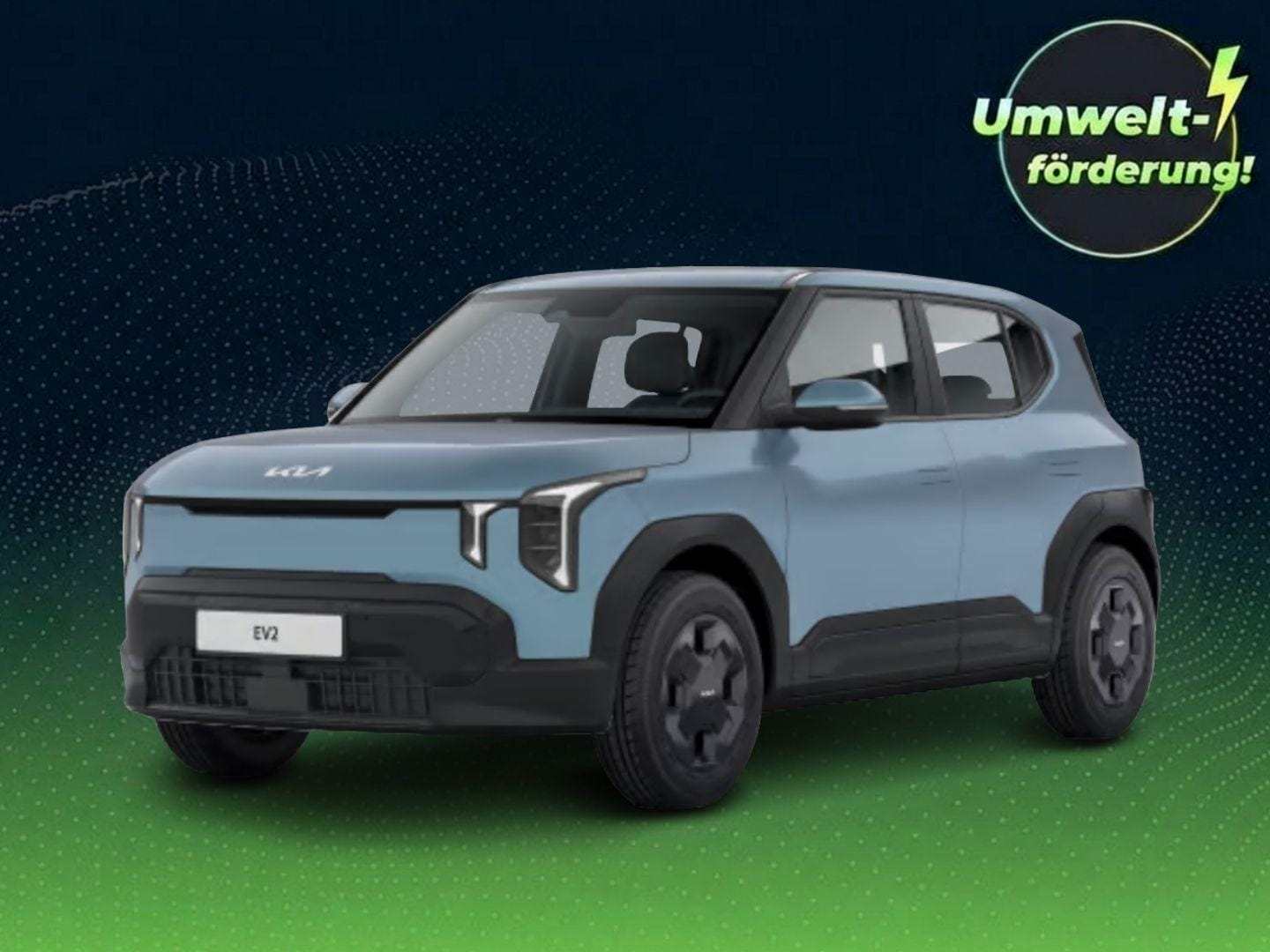 Blauer KIA EV2 vor dunkelblau-grünem Hintergrund mit grafischen Wellenmustern. Oben rechts weist ein Badge auf eine Umweltförderung hin. Das kompakte Elektrofahrzeug wird in der Seitenansicht mit modernem, urbanem Design präsentiert.